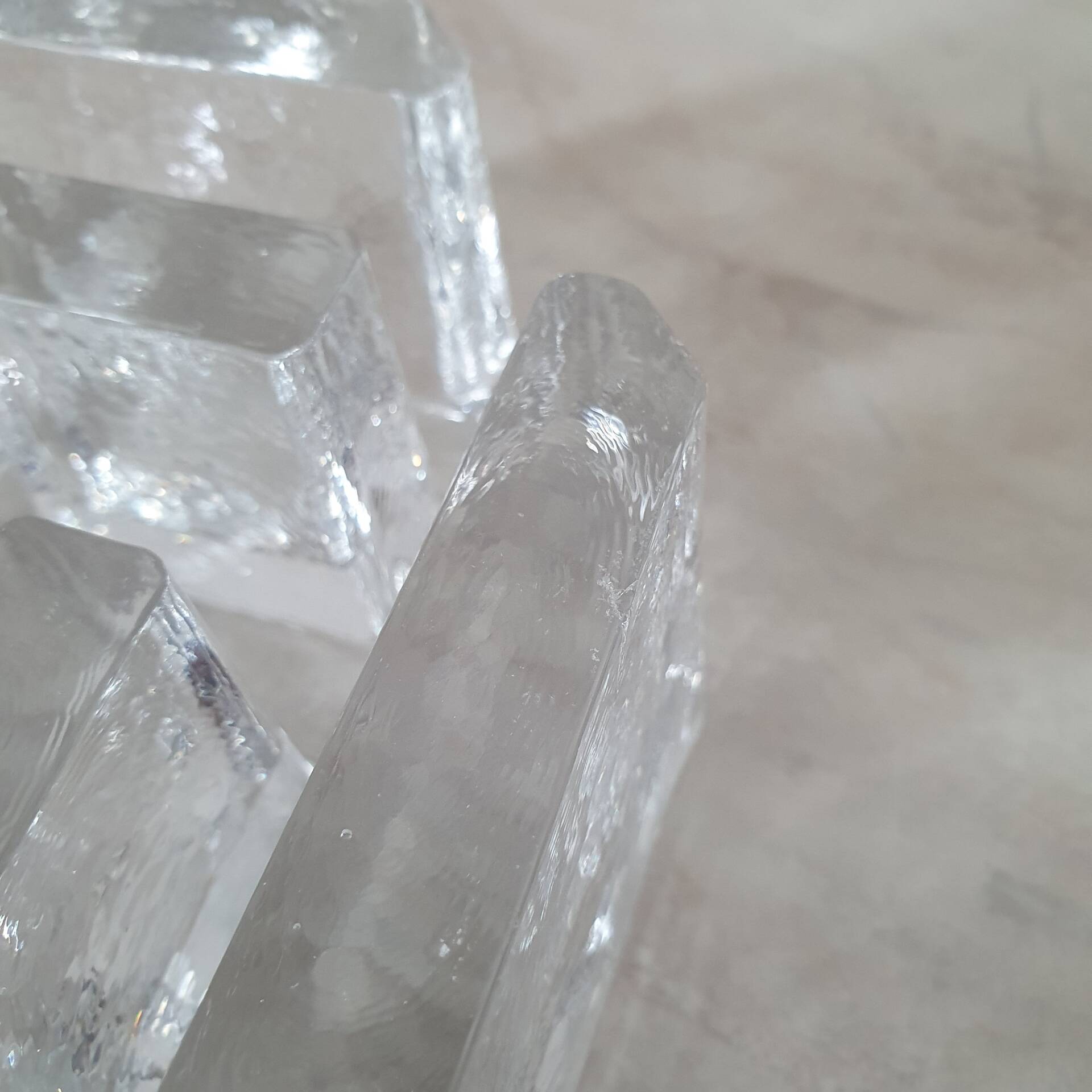 Candle holder or glass warmer with irregular ice effect.