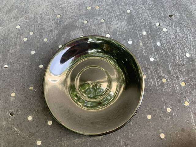 Coffee service composed of 5 cups and saucers in black earthenware and different colored interiors