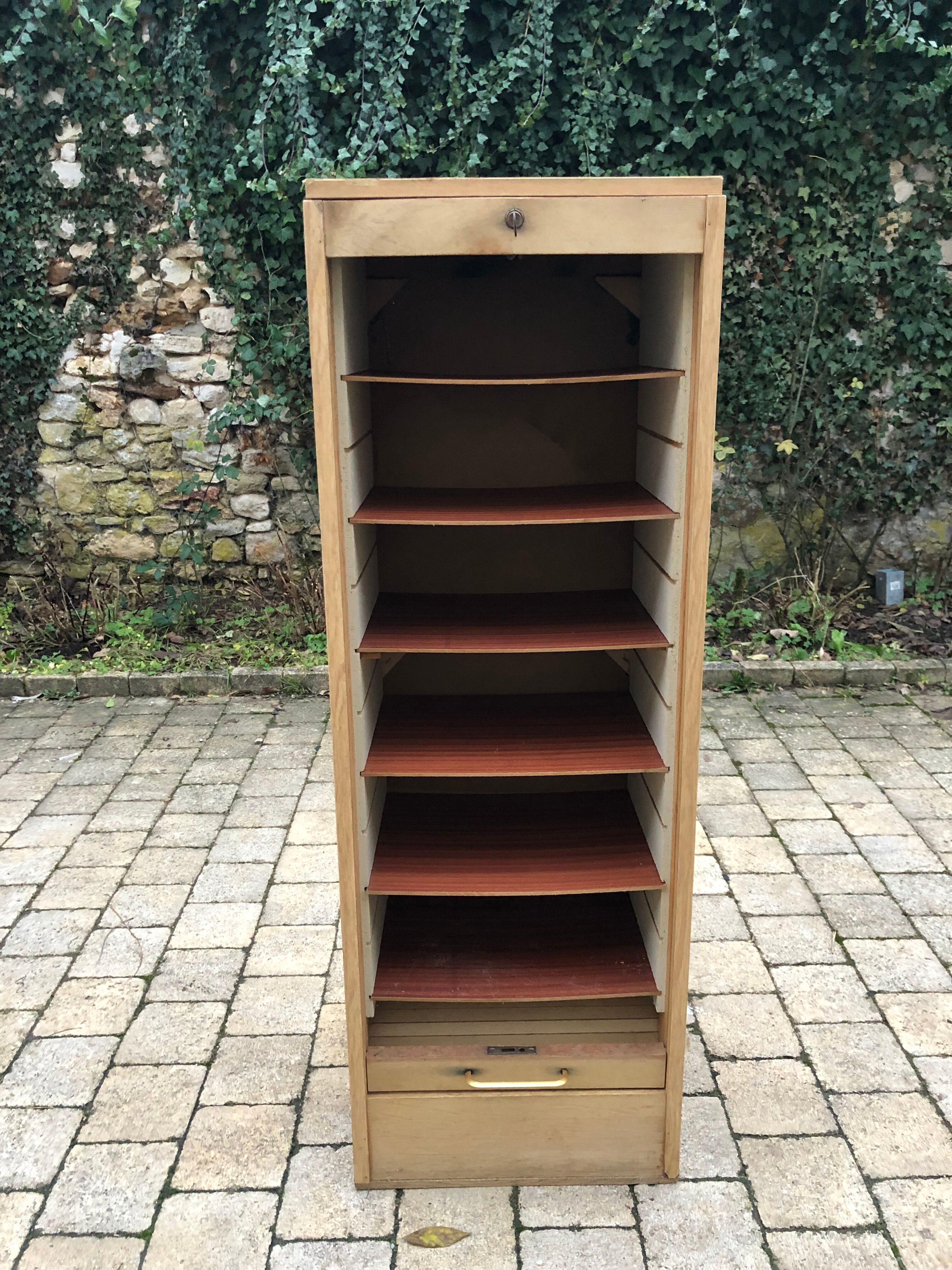 Curtain binder cabinet