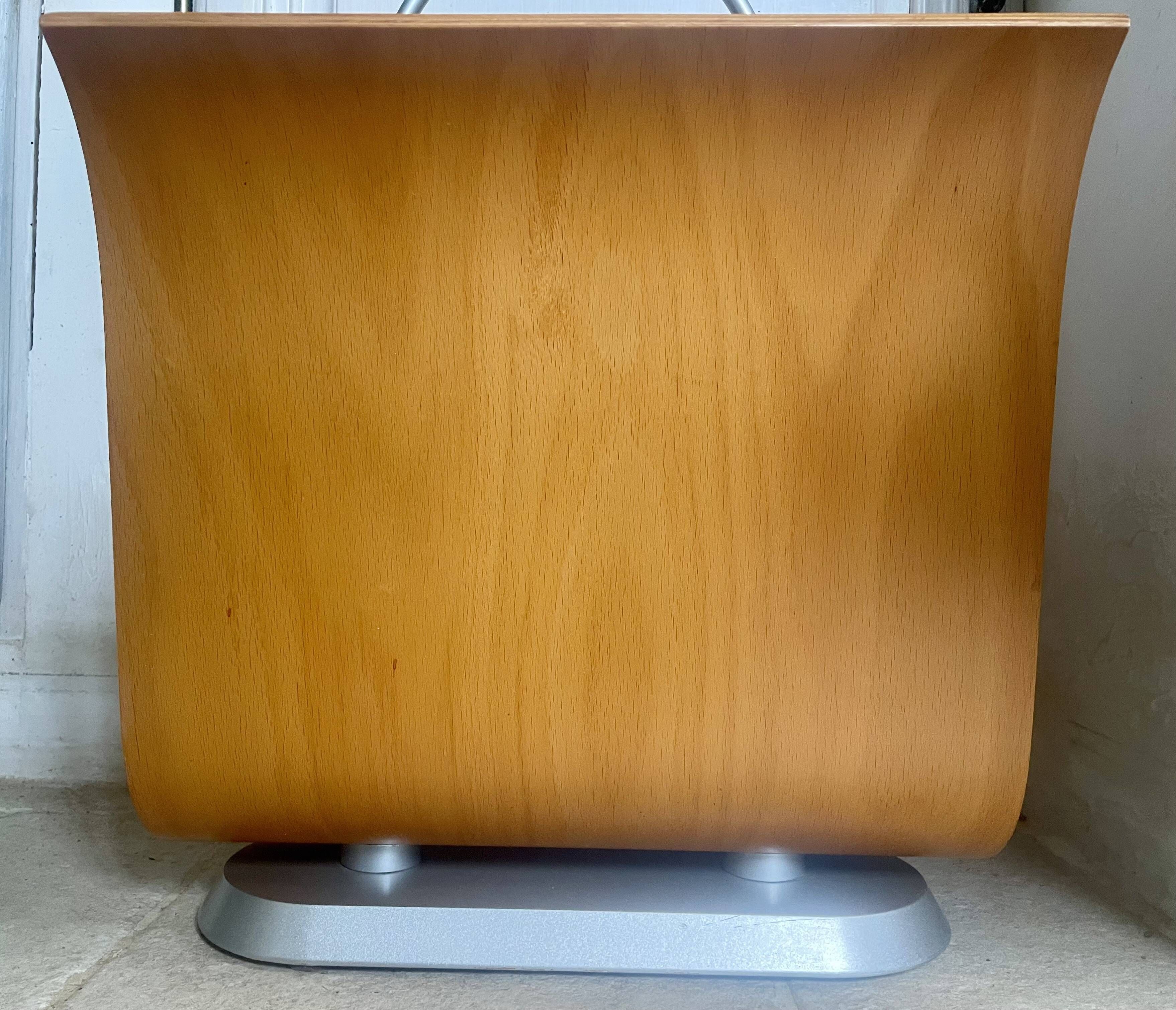 Vintage curved wooden magazine rack by Ligne Roset, 1970s.