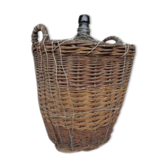 In glass and wicker demijohn