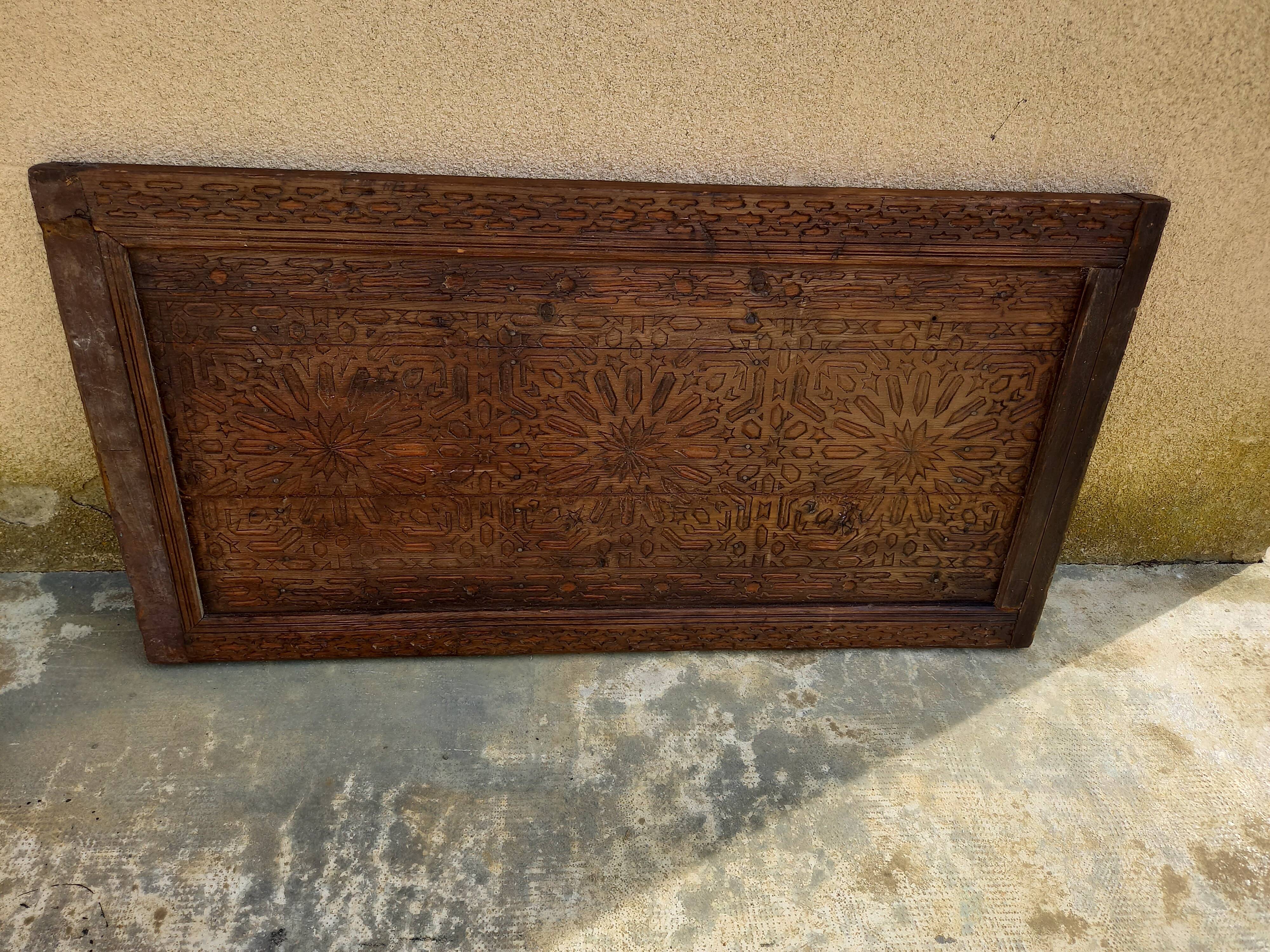 Panneau de bois sculpté ancien
