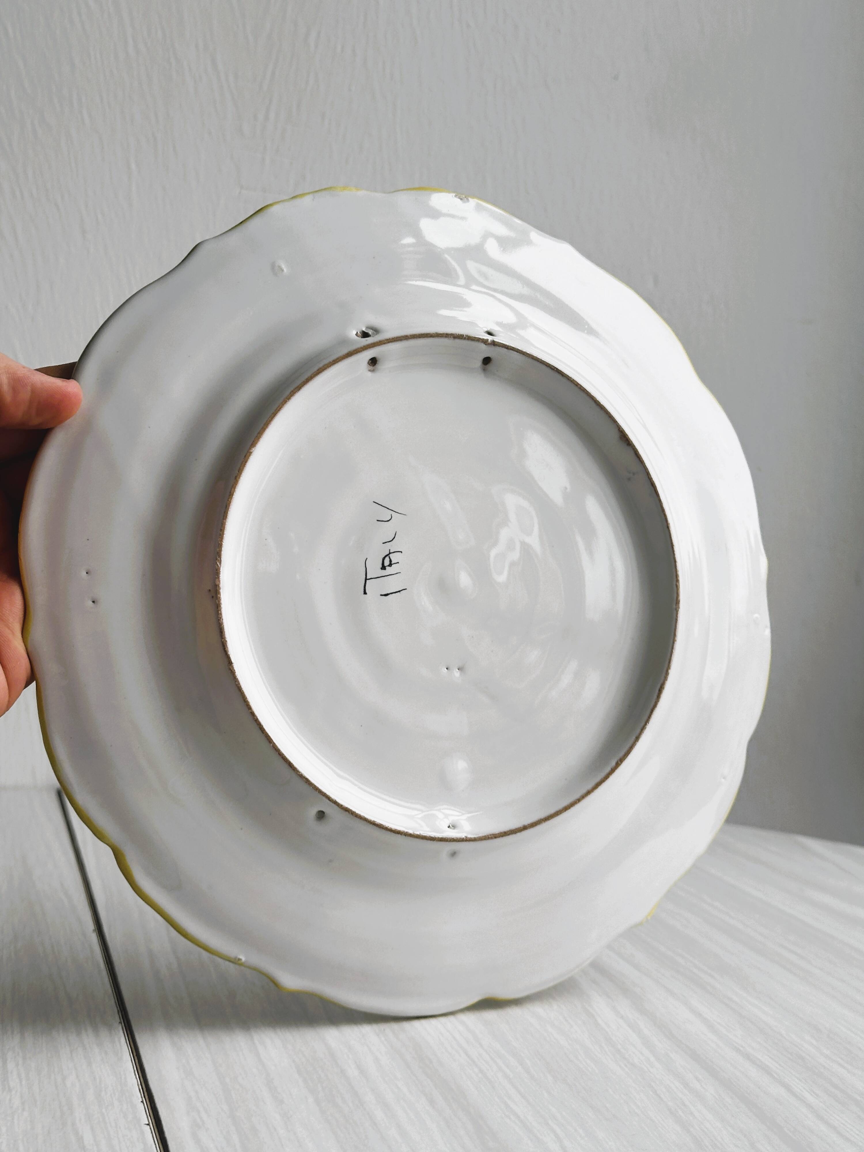 Decorative wall plate in hand-painted earthenware