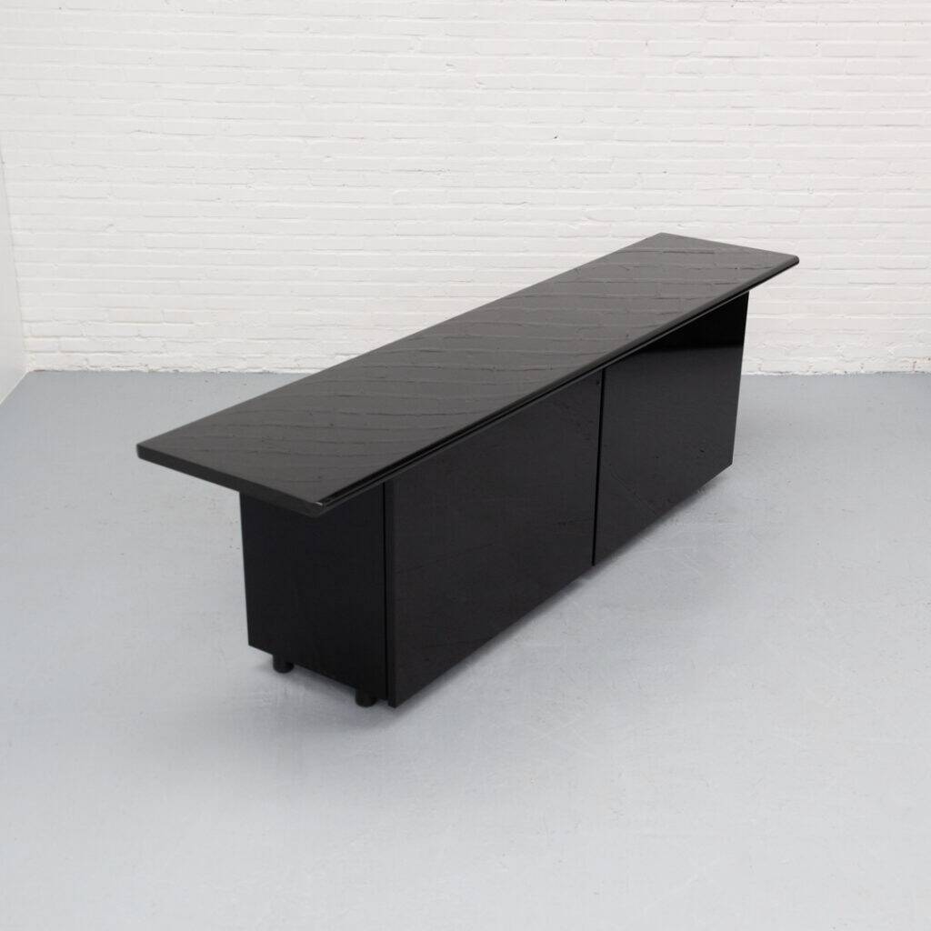 Italian high-gloss sideboard, 1980s