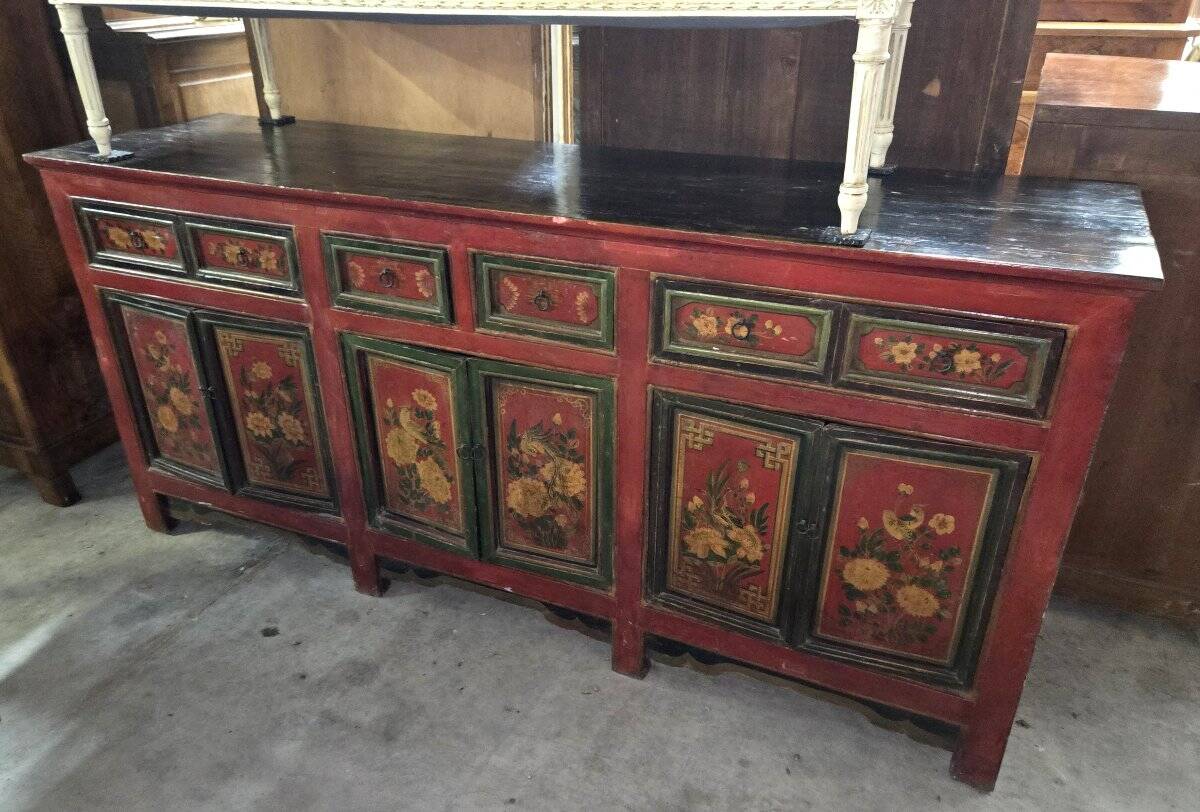 Asia 19th century: Very large lacquered wooden enfilade.