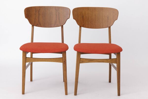 2 des 6 chaises de salle à manger vintage des années 1960 - Teck et chêne, design danois