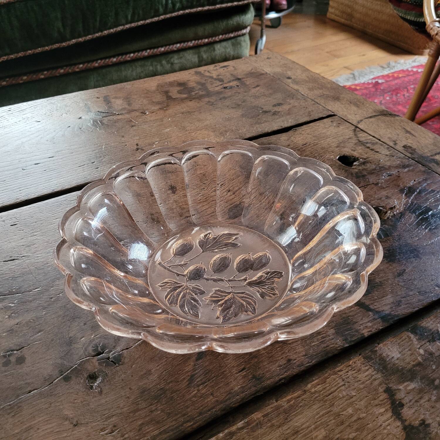 Pink molded glass bowl – embossed plant decoration – 1950s style