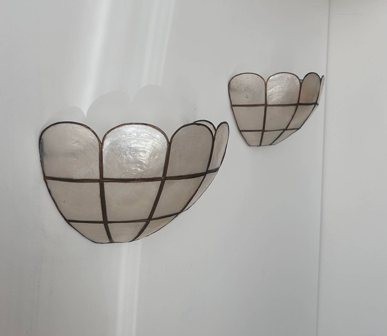 Paire d’applique vintage en nacre, France 1970