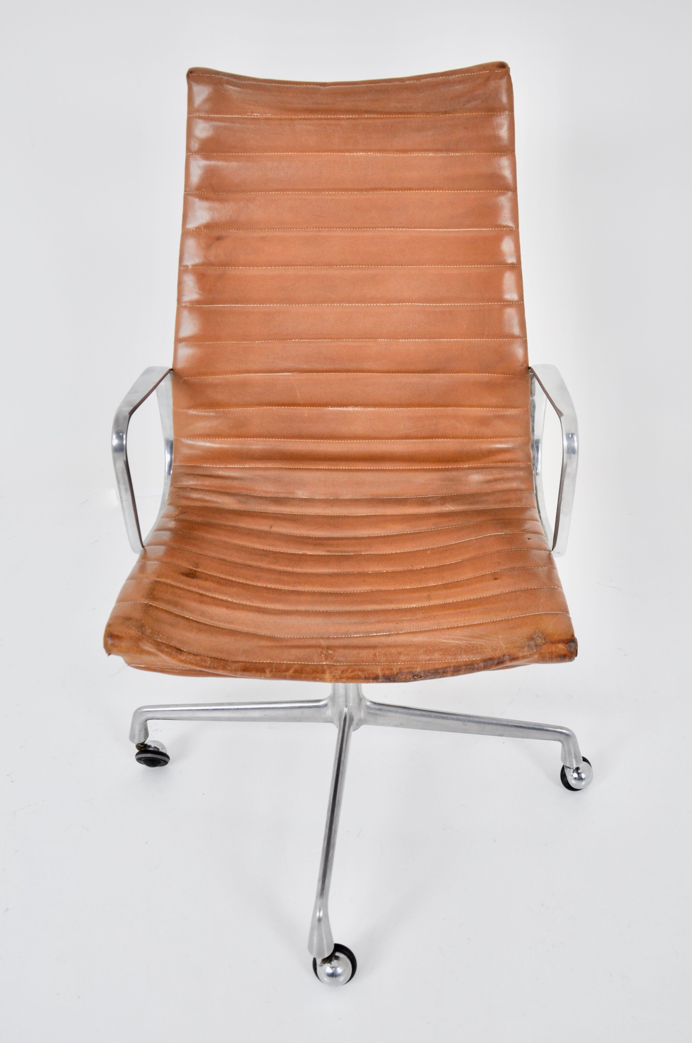 Office chair by Charles & Ray Eames for Herman Miller 1970S