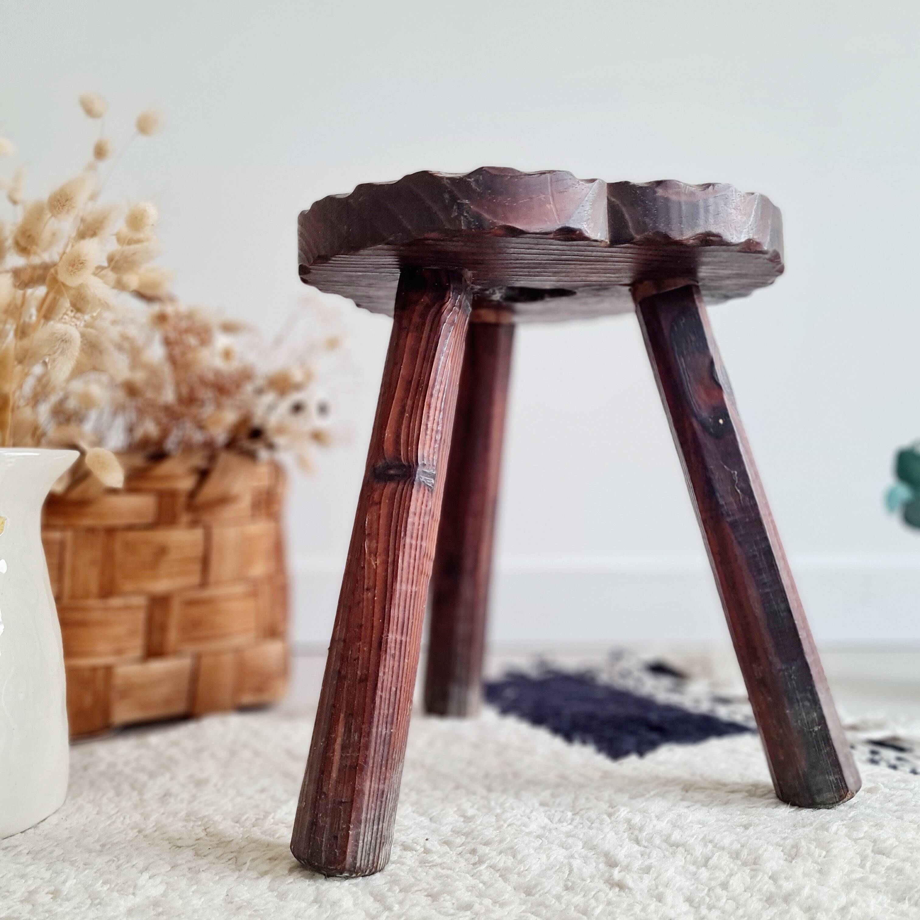 Tabouret tripode bois - look chalet brutaliste