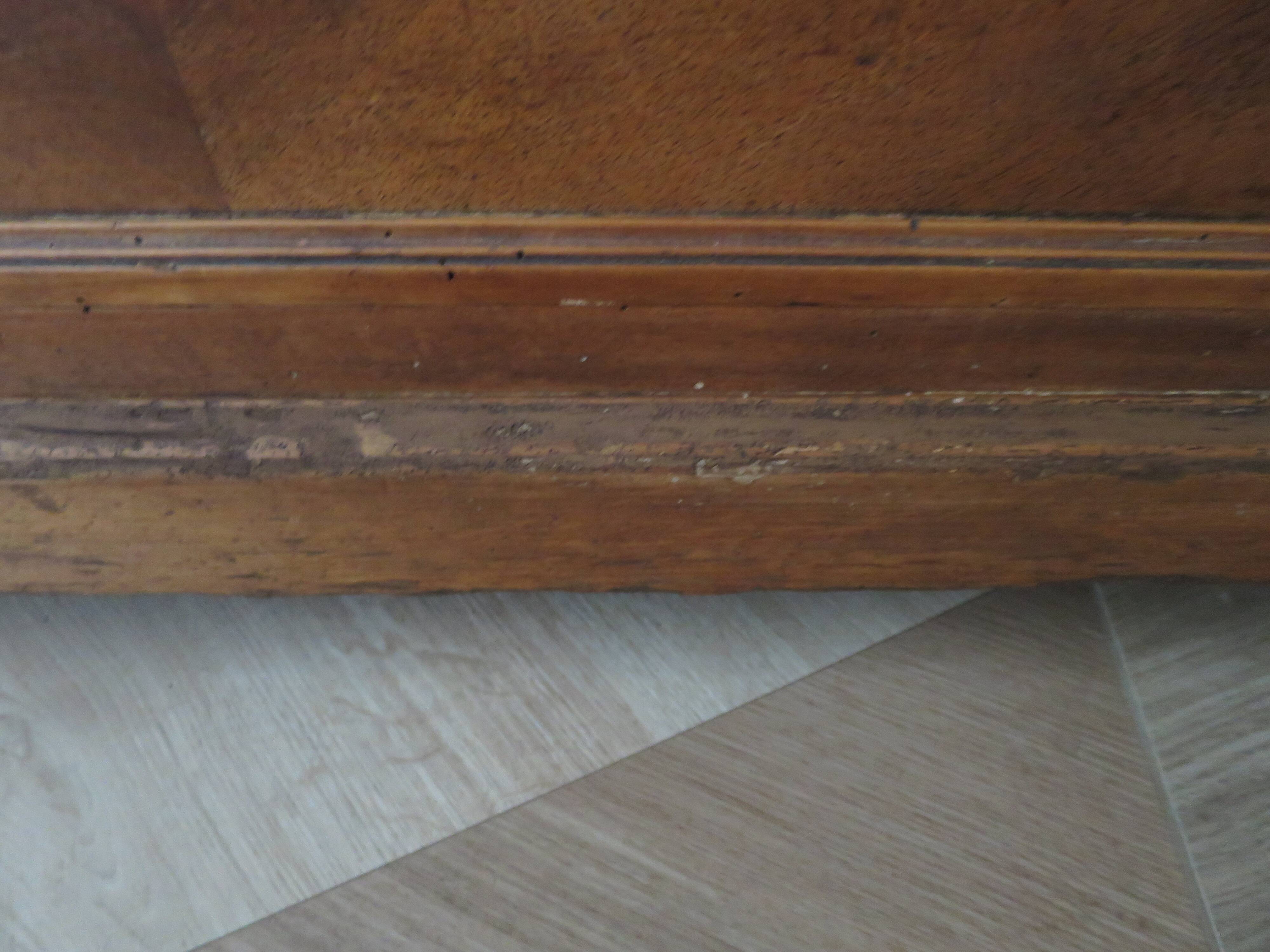 Louis Philippe style chest of drawers with 4 drawers in solid walnut and marble, 1900-1950.