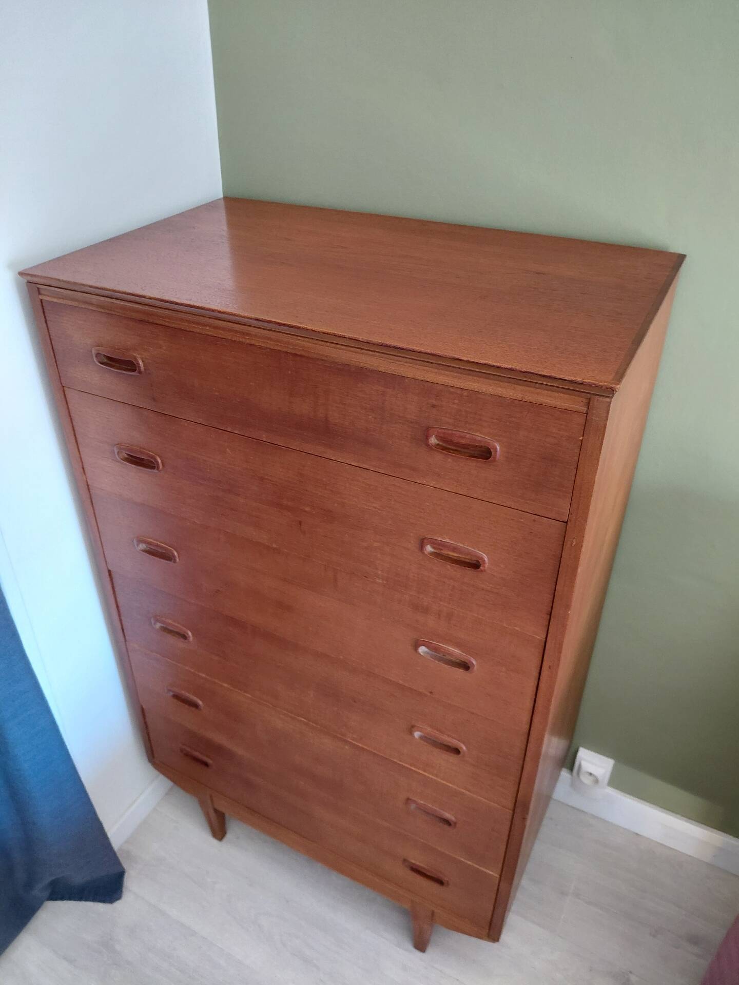 Scandinavian weekly chest of drawers