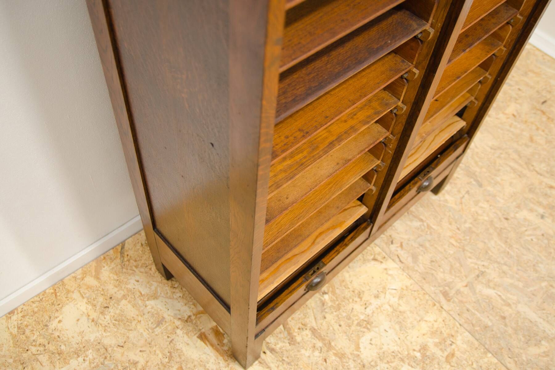 Armoire à stores moderniste, années 1930, Tchécoslovaquie