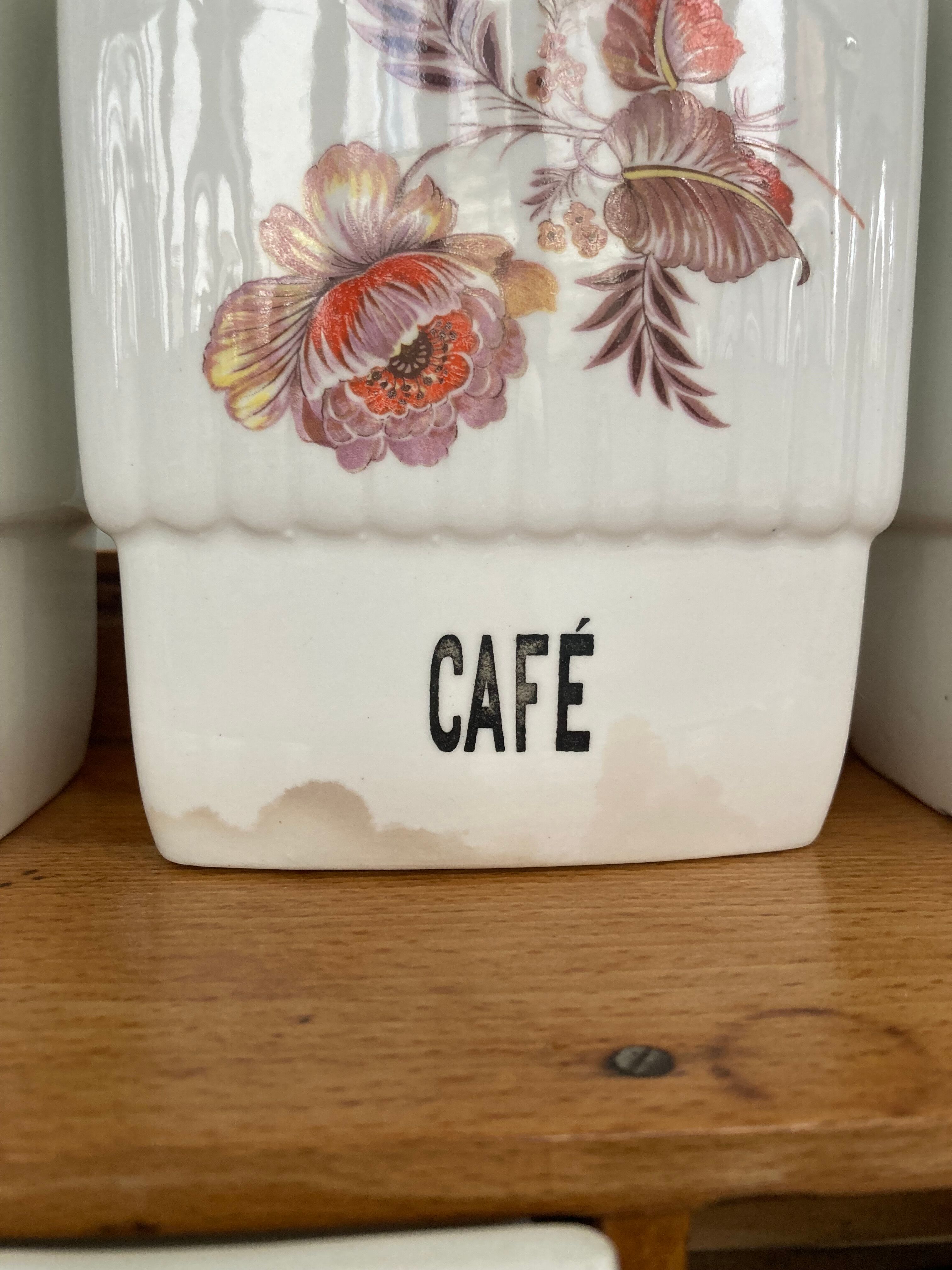 Set wood shelf and Art Deco spice jars