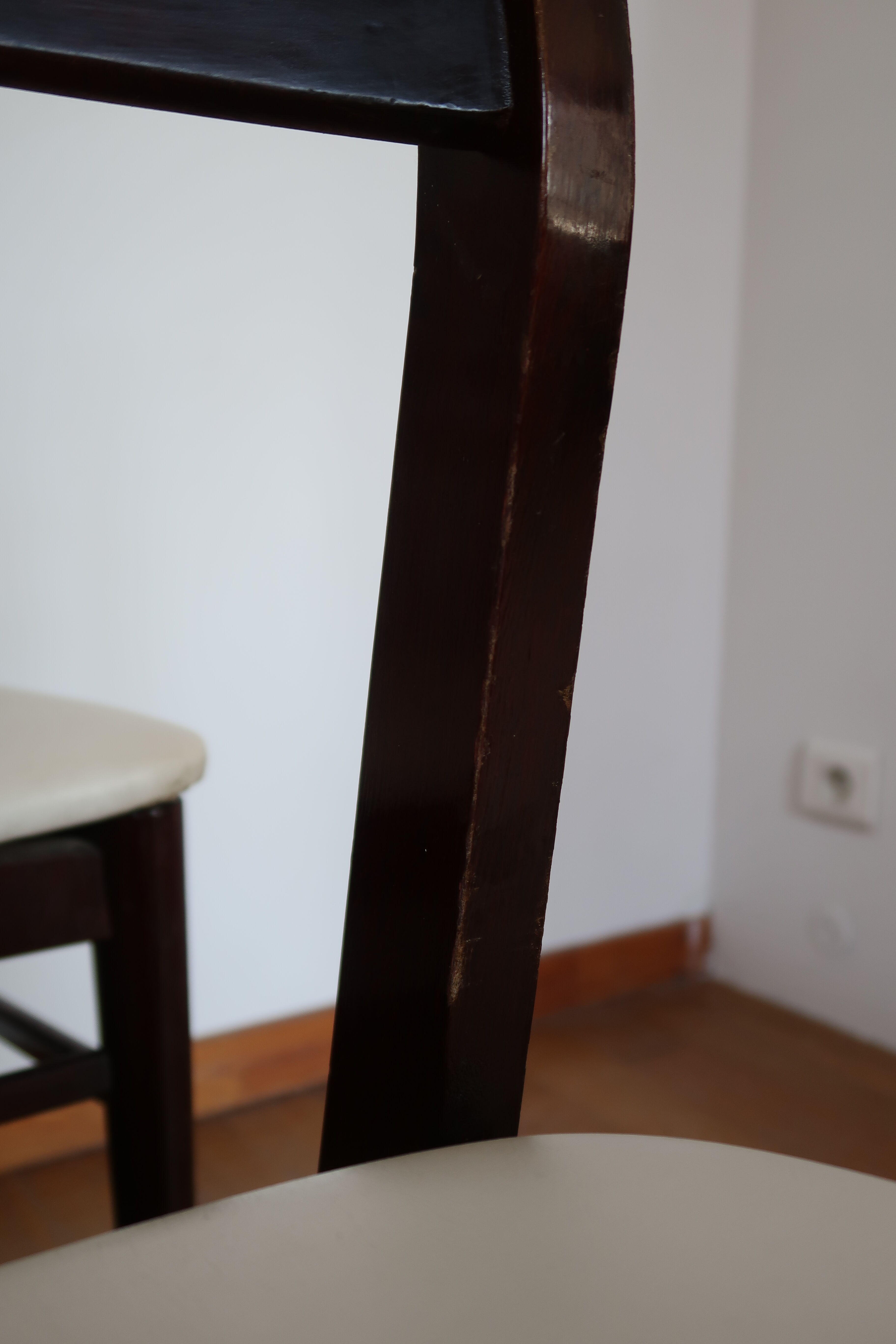 6 Scandinavian chairs skaï white