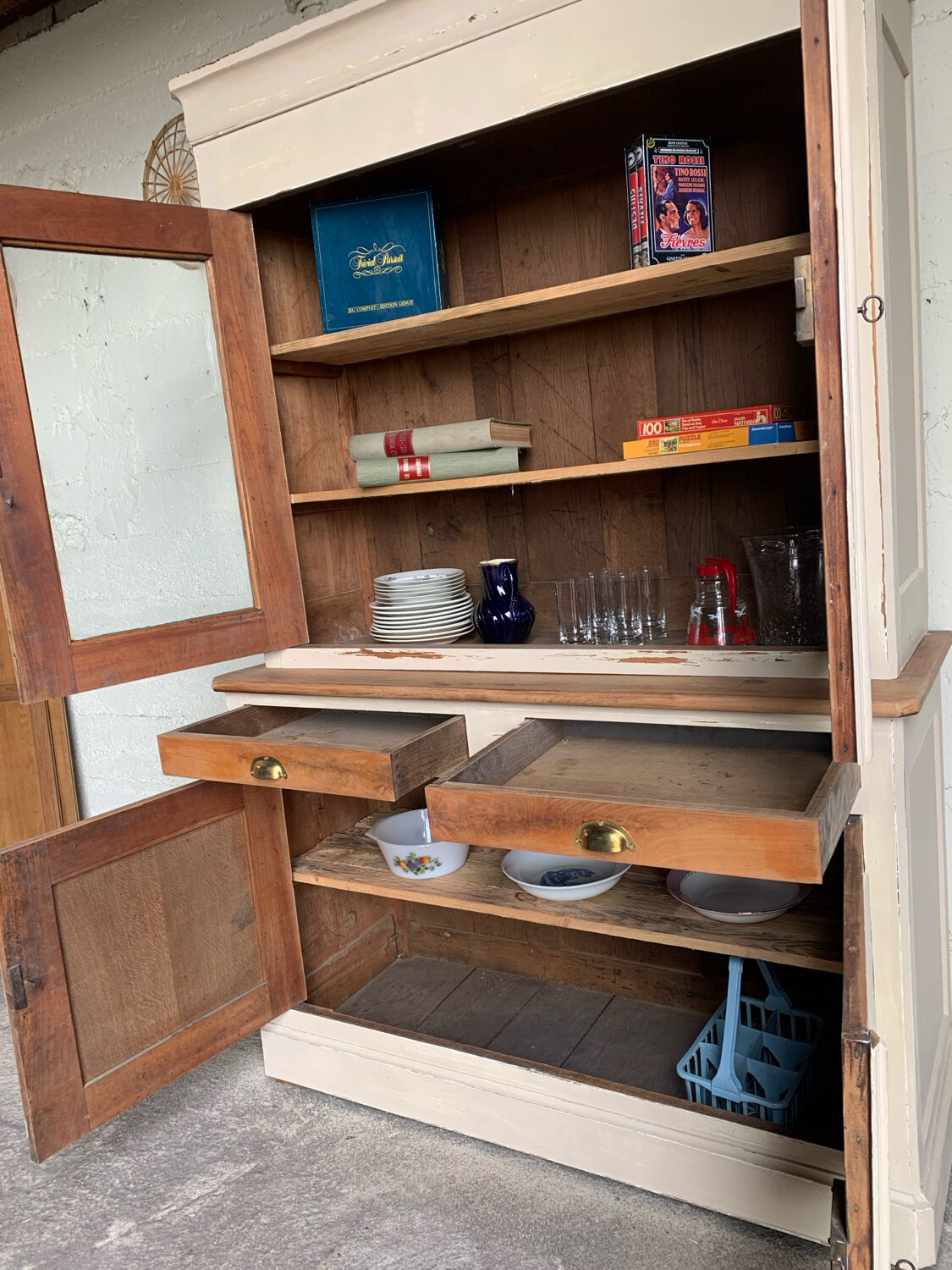Country-style glass cabinet