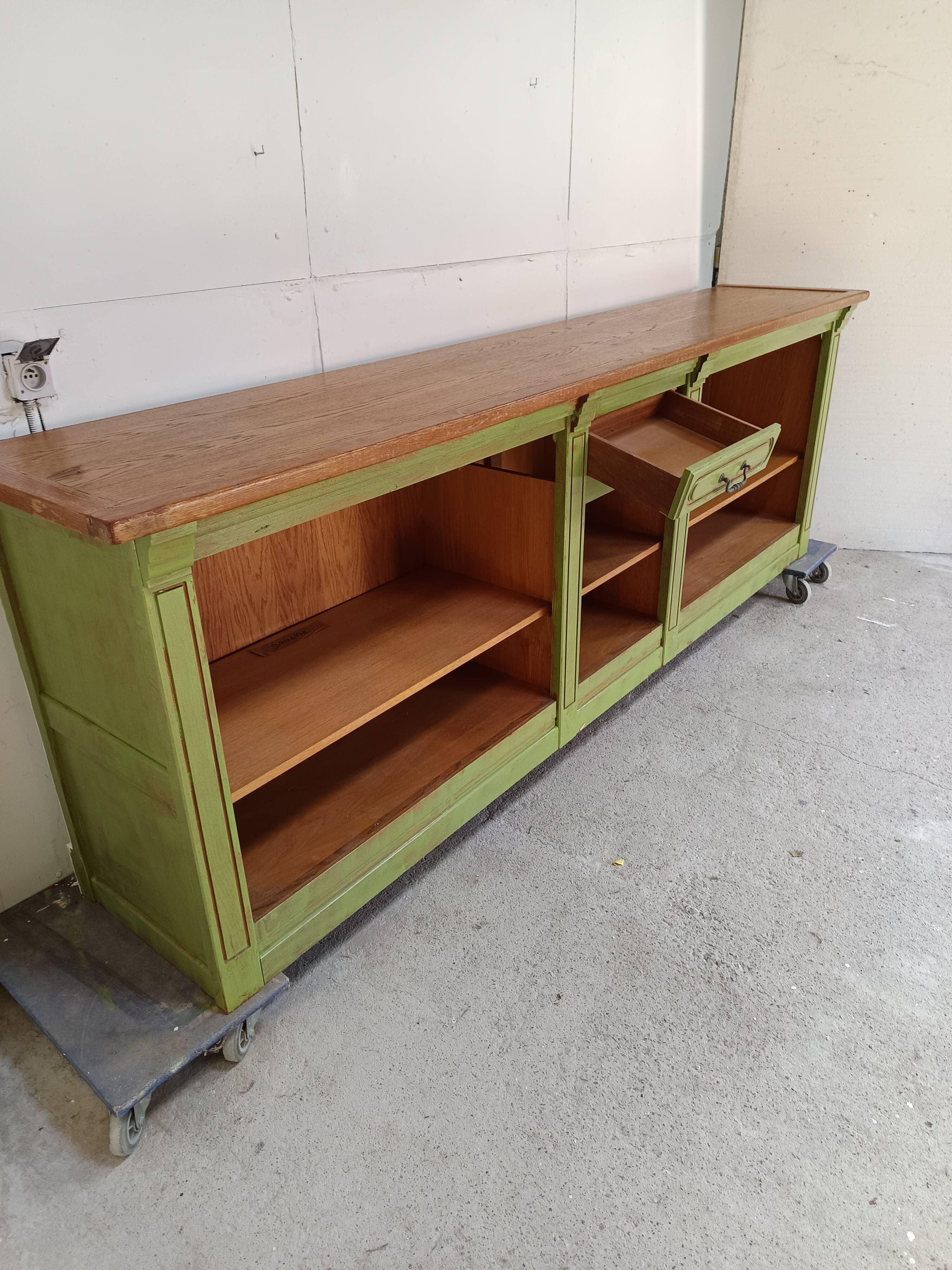 Ancien comptoir en bois
