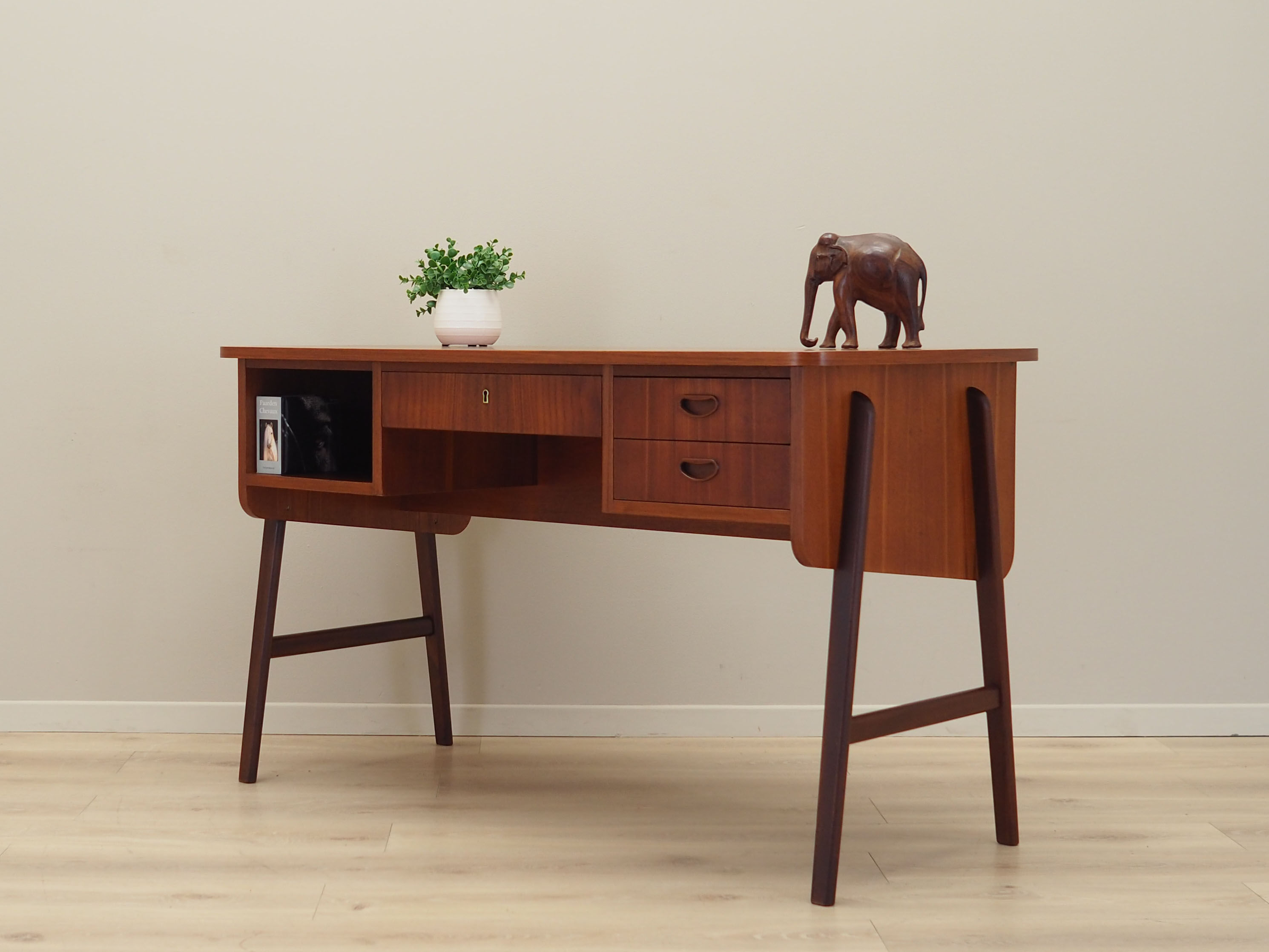 Teak desk, Danish design, 1970s, production: Denmark