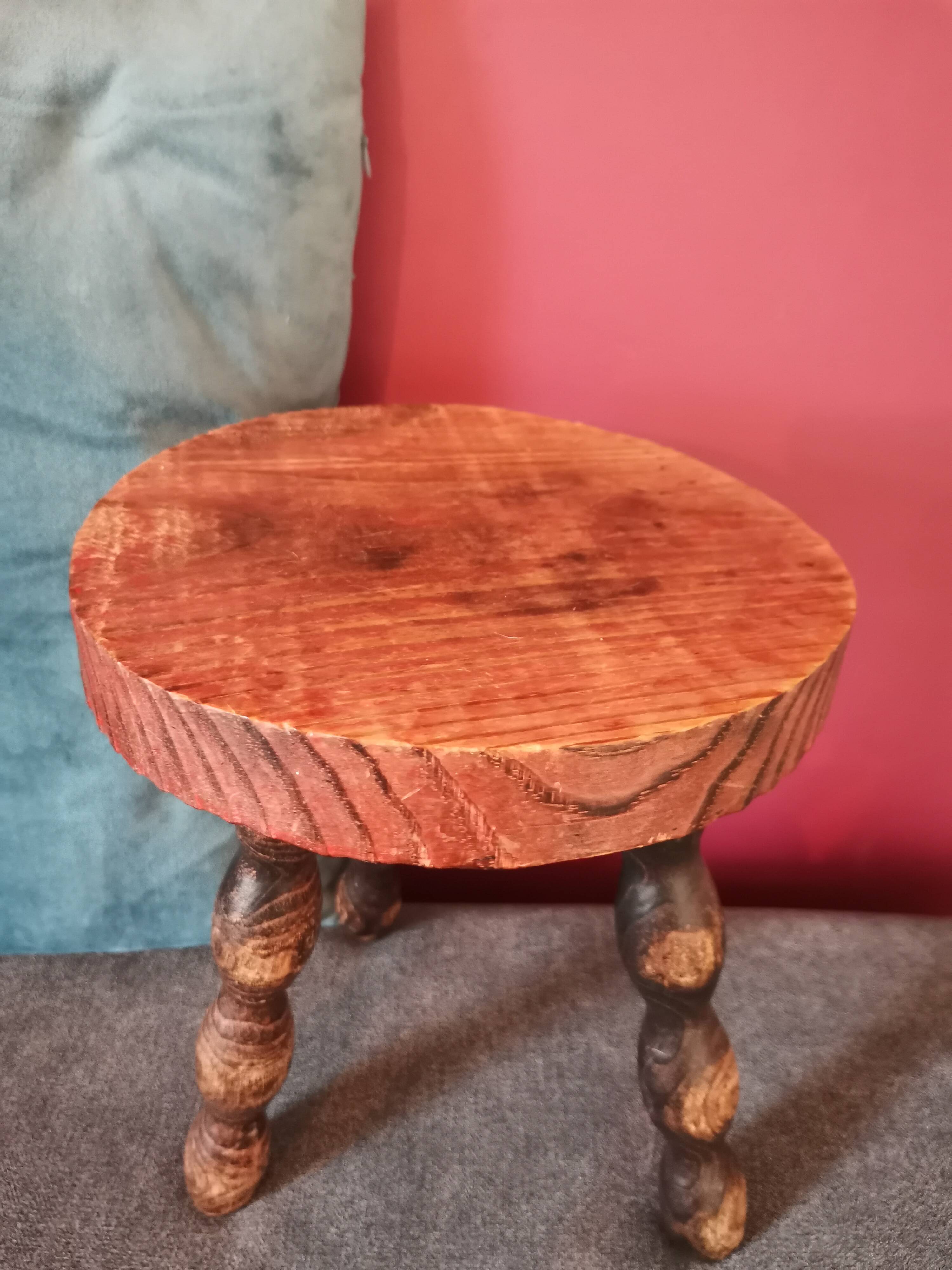 Stool with turned legs