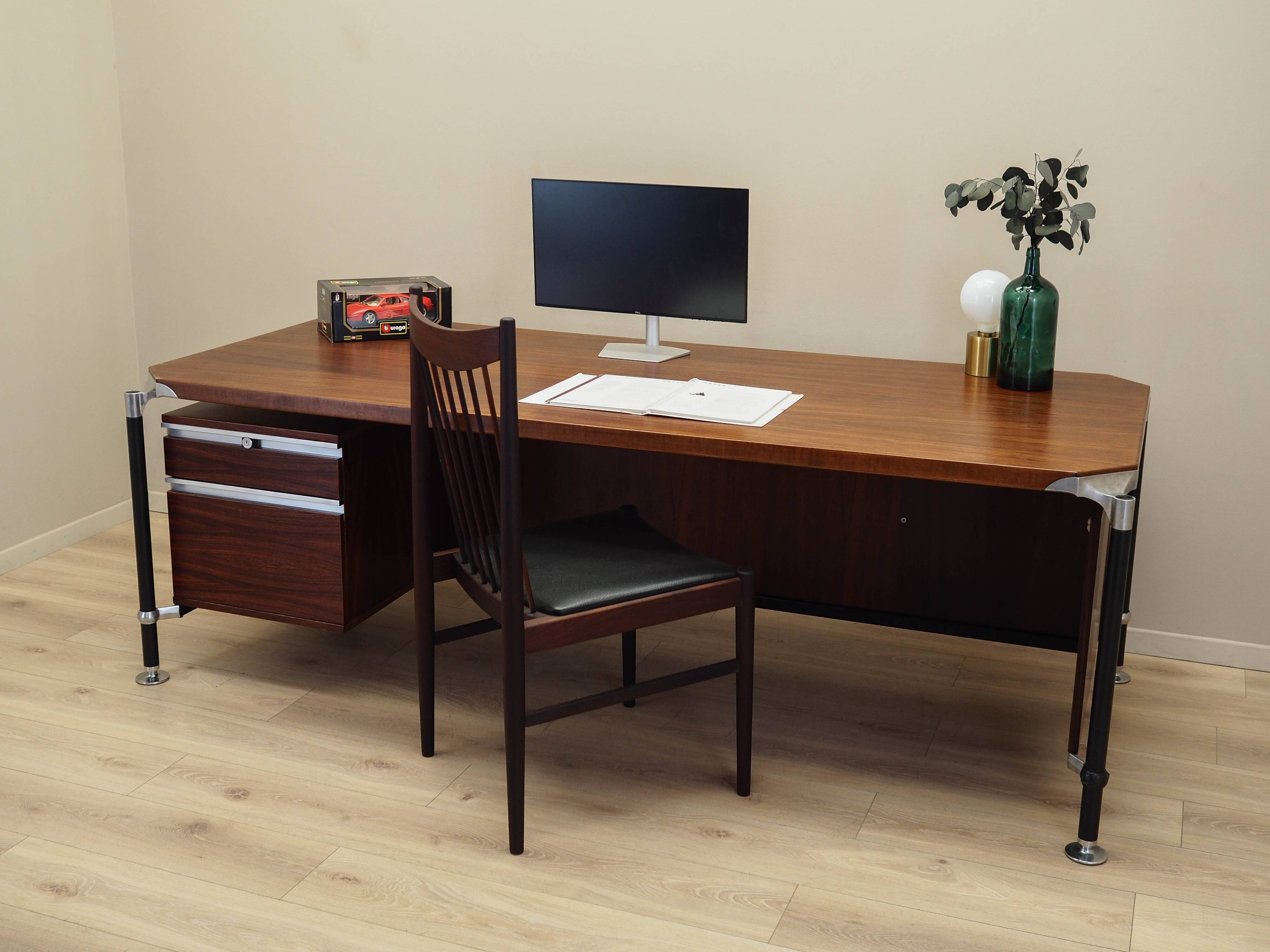 Bureau en palissandre, design italien, années 1970, designers : Ico et Luisa Parisi, manufacture