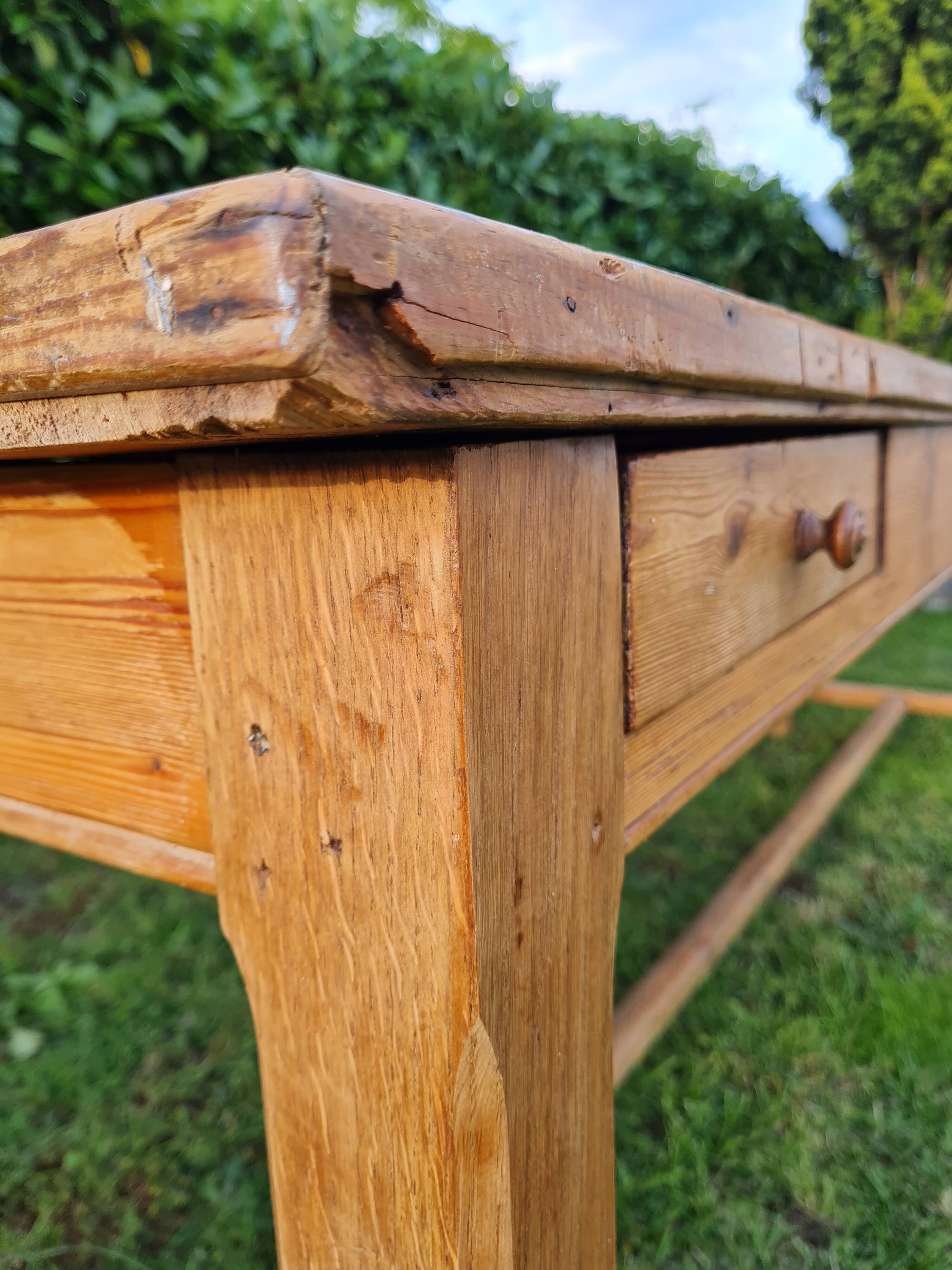 Farm table