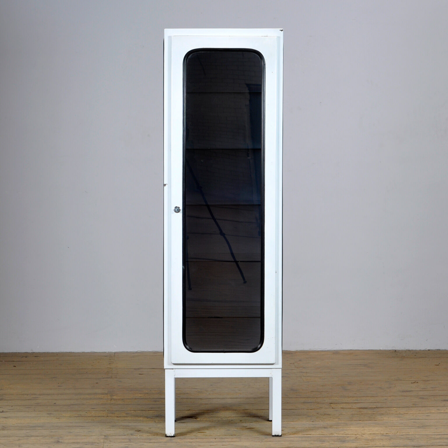 Armoire médicale vintage en fer et verre années 1970