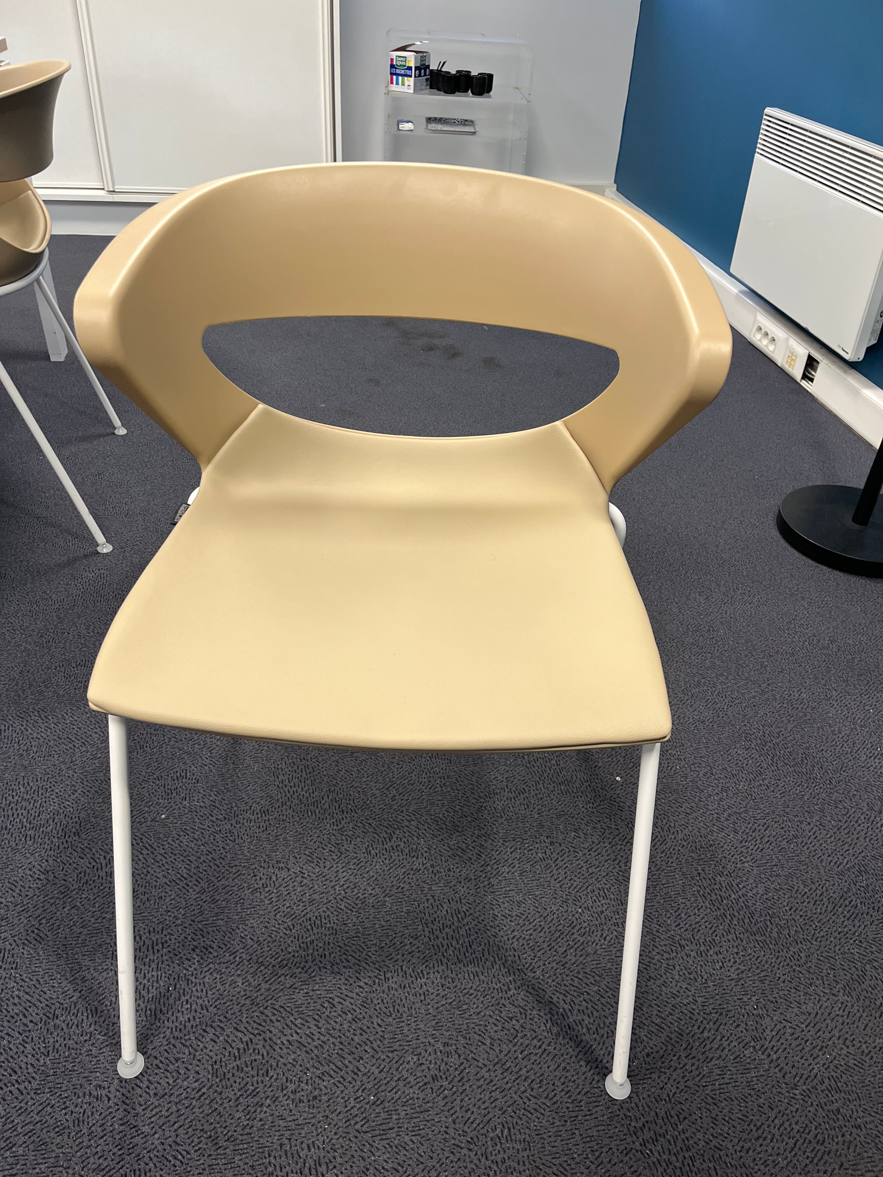 Lot 8 chaises modèle kicca marque kastel