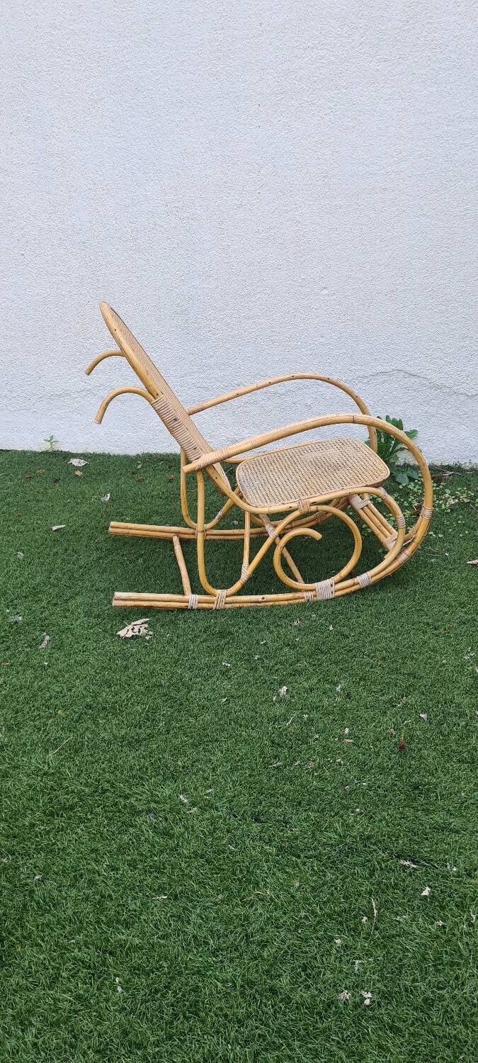 Rocking chair en rotin et cannage