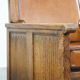 Fauteuil ancien en peau de mouton retapissée