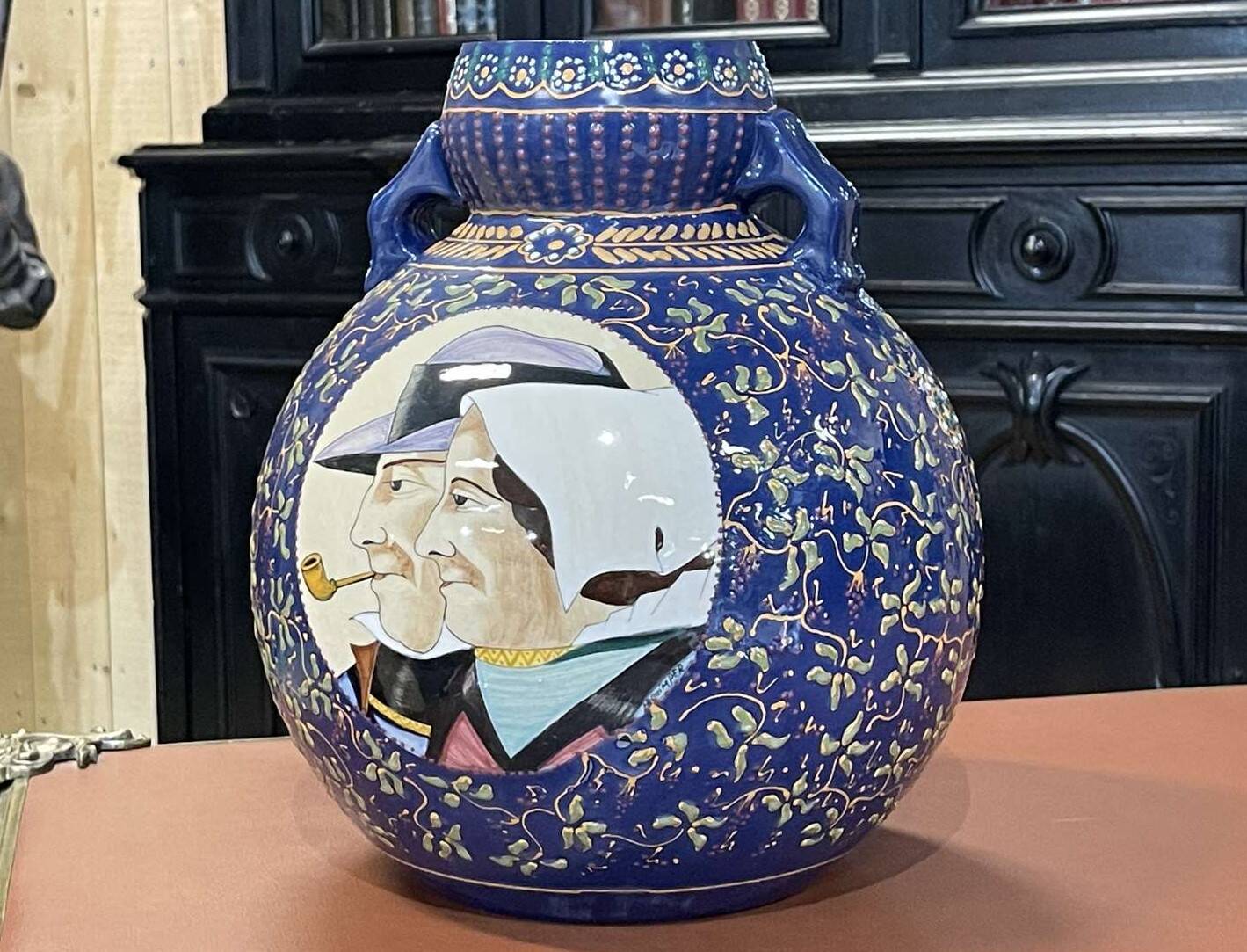 Large round vase in Quimper earthenware from the 1930s.