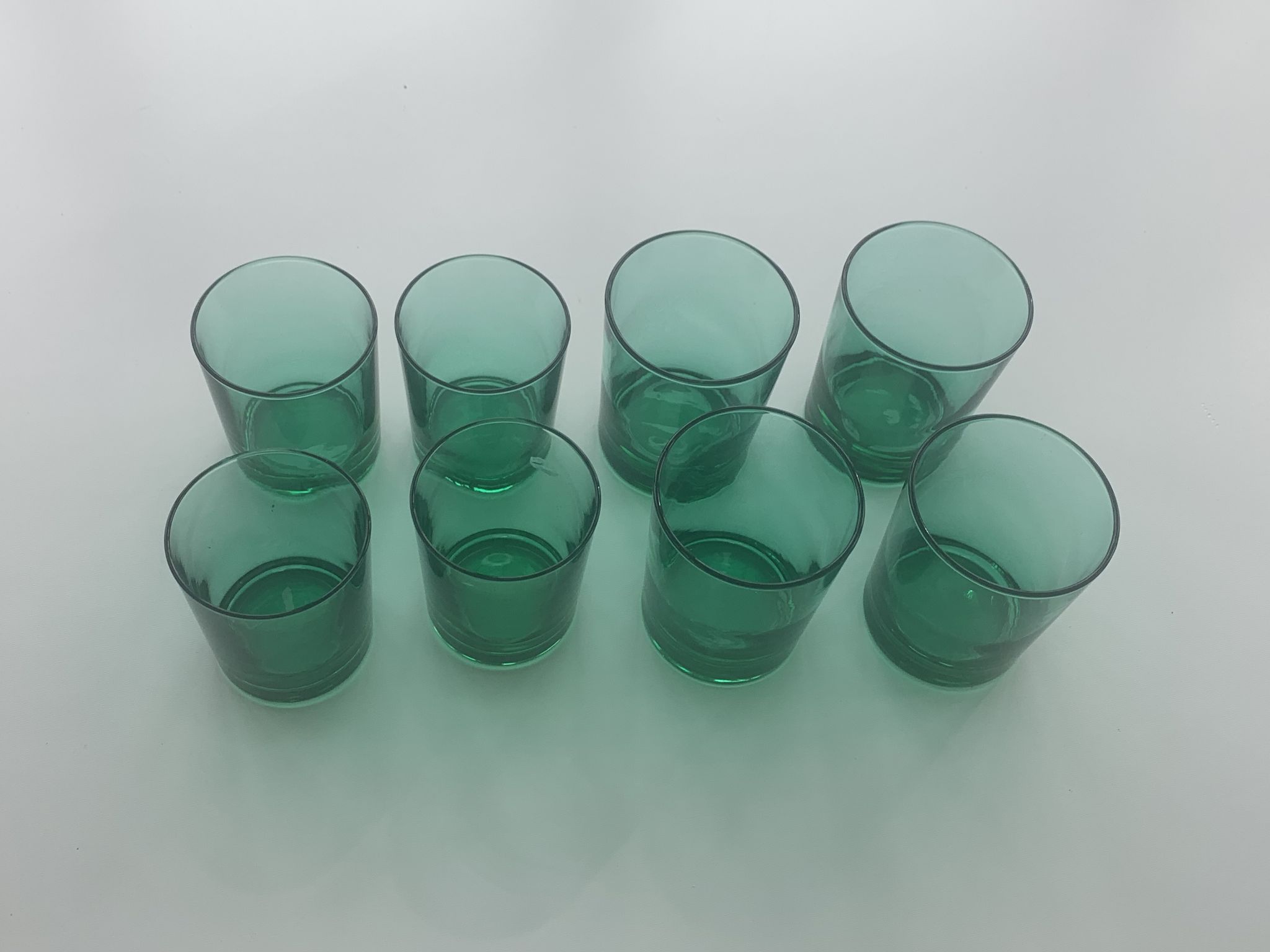 8 glasses in green glass with whisky, aperitif or water vintage 1970