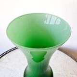 Vase sur pied vintage en verre vert