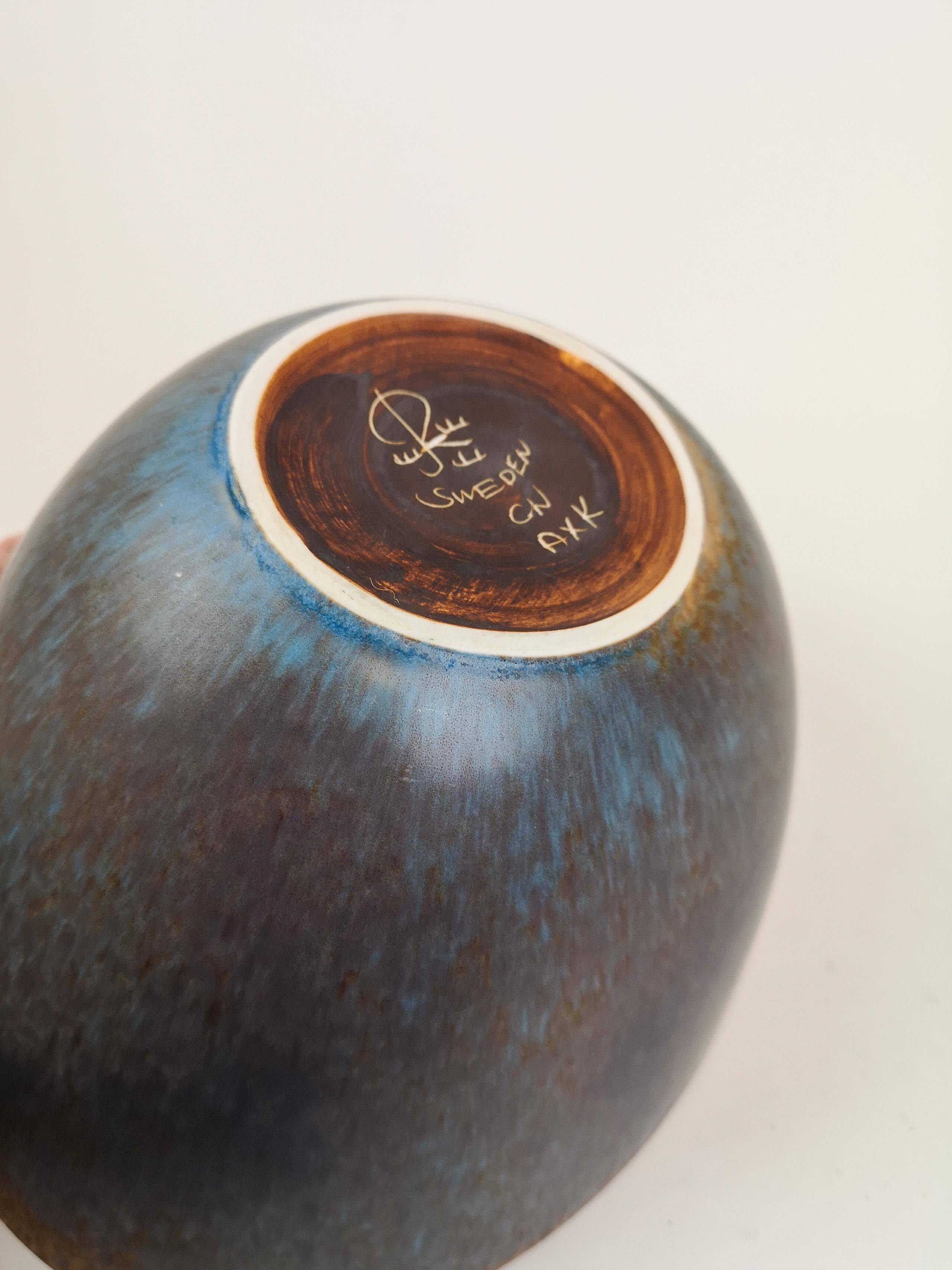 Large modern mid-century ceramic bowl Rörstrand AXK Gunnar Nylund, Sweden, 1950s.