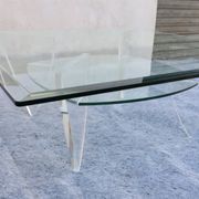 Table basse design années 1980 en verre et perspex (lucite)