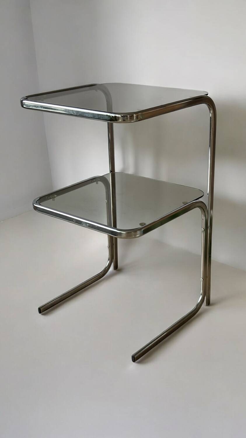 Table d’appoint acier et verre fumé 1970