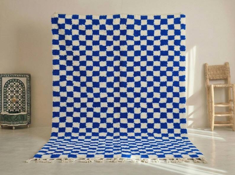 Handmade pure wool Moroccan rug in blue and white, size 1.5/2.5 m.