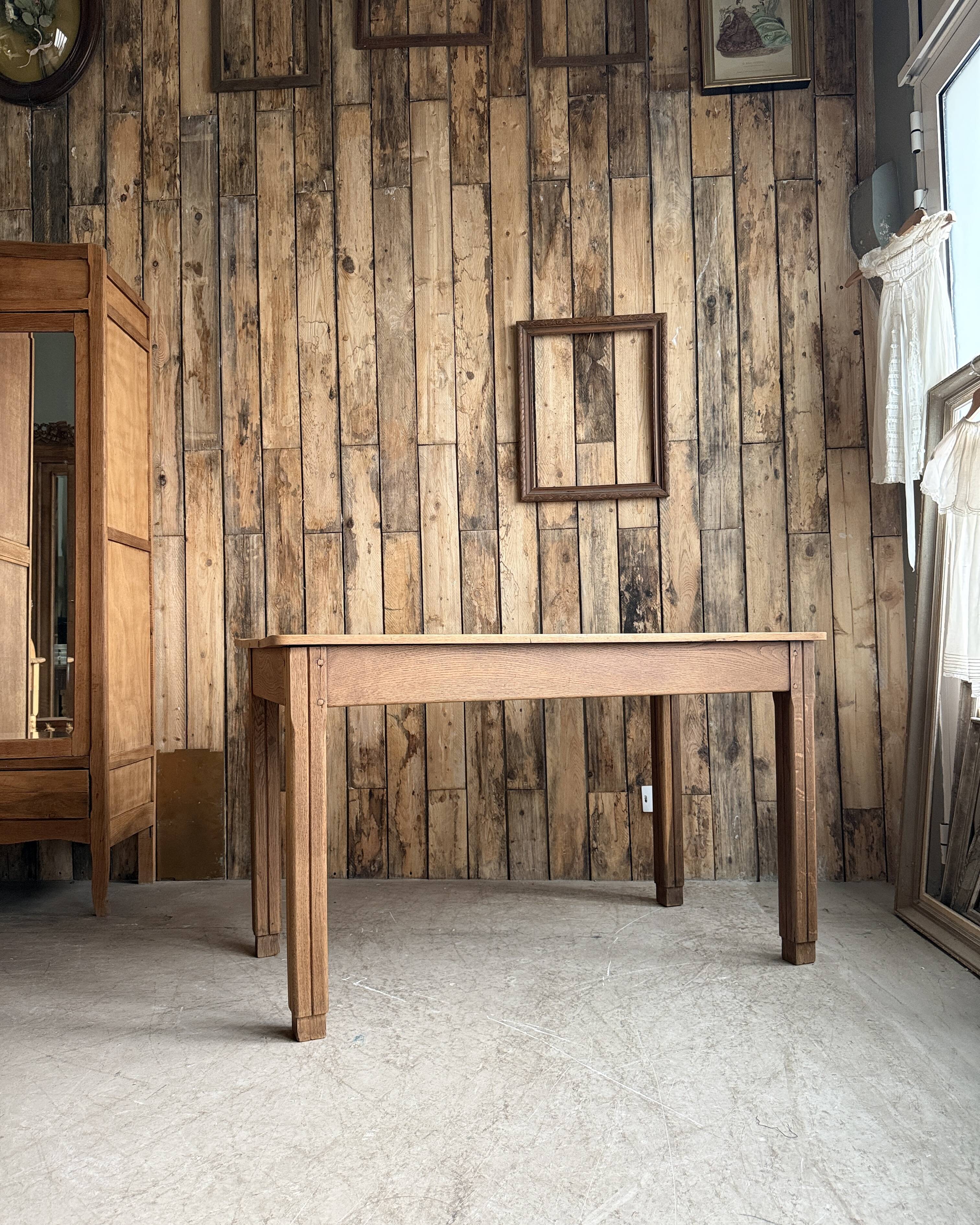 Art Deco table in solid oak (renovated)