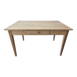 Old farmhouse table for 4/6 people.