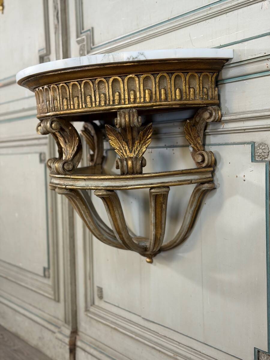 Console en bois sculpté de style Louis XVI vers 1900