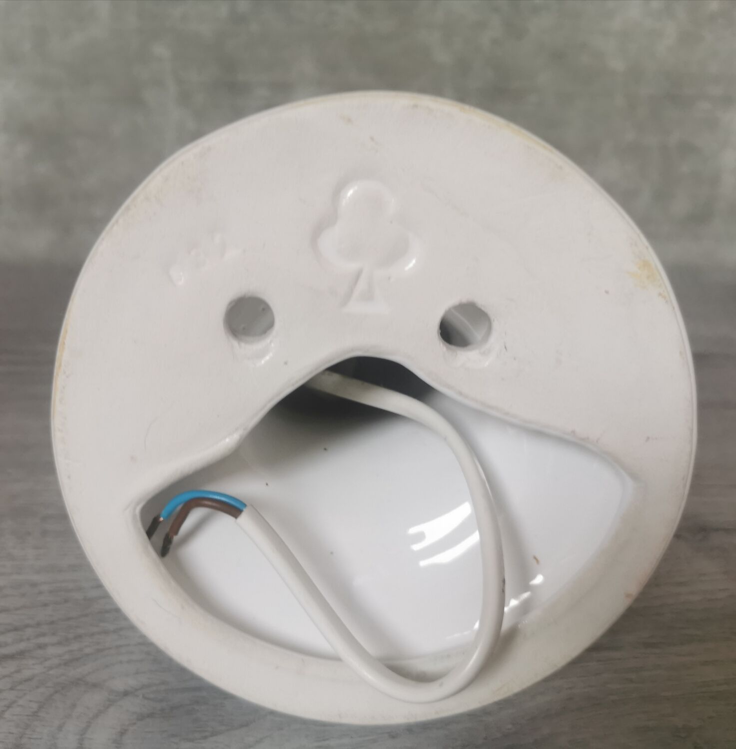 White ceramic hand wall lamp