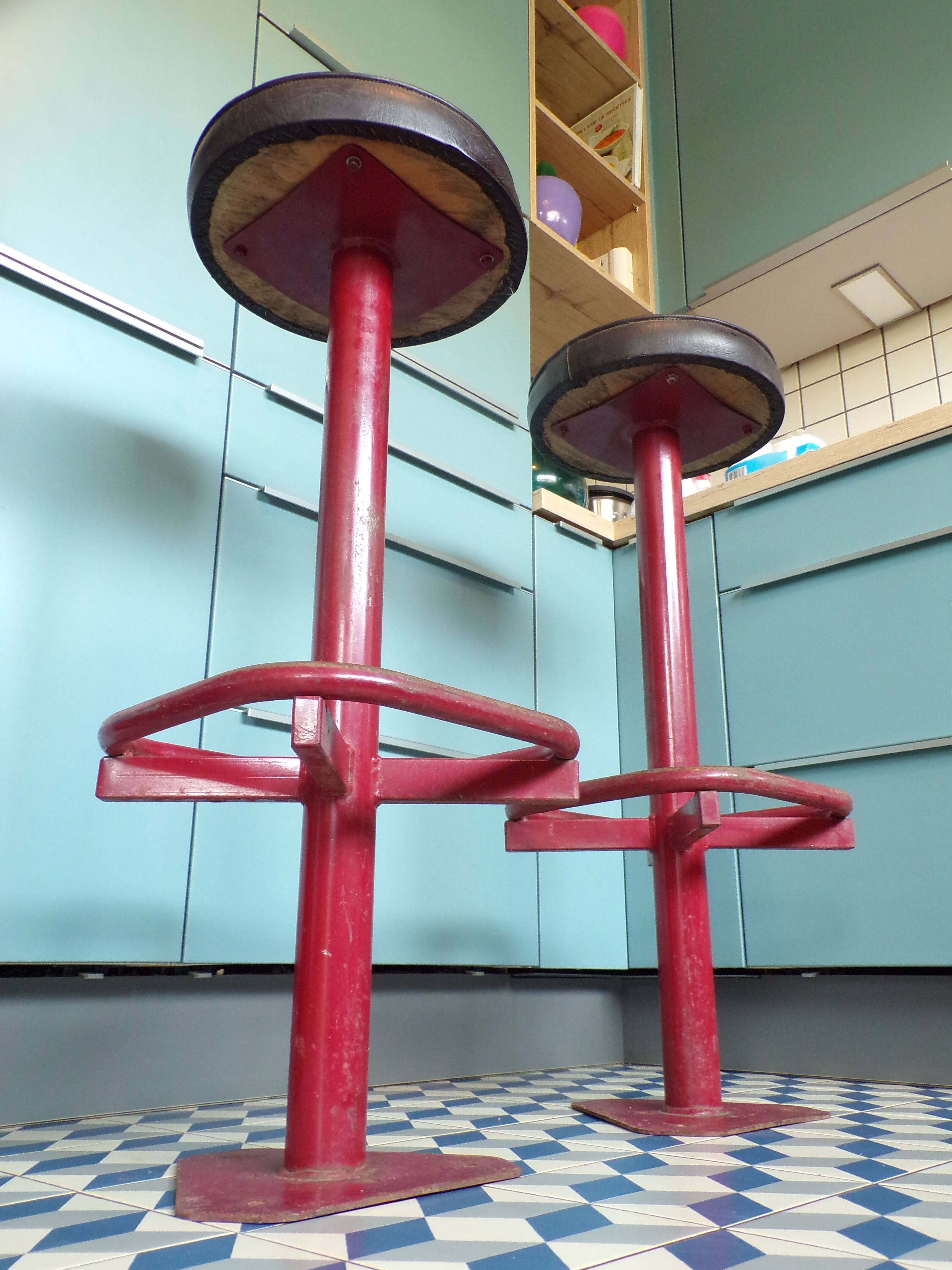 Pair of fixed bar stools