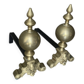 Paire de chenets en laiton et fonte, décor de marmousets, style louis xiv