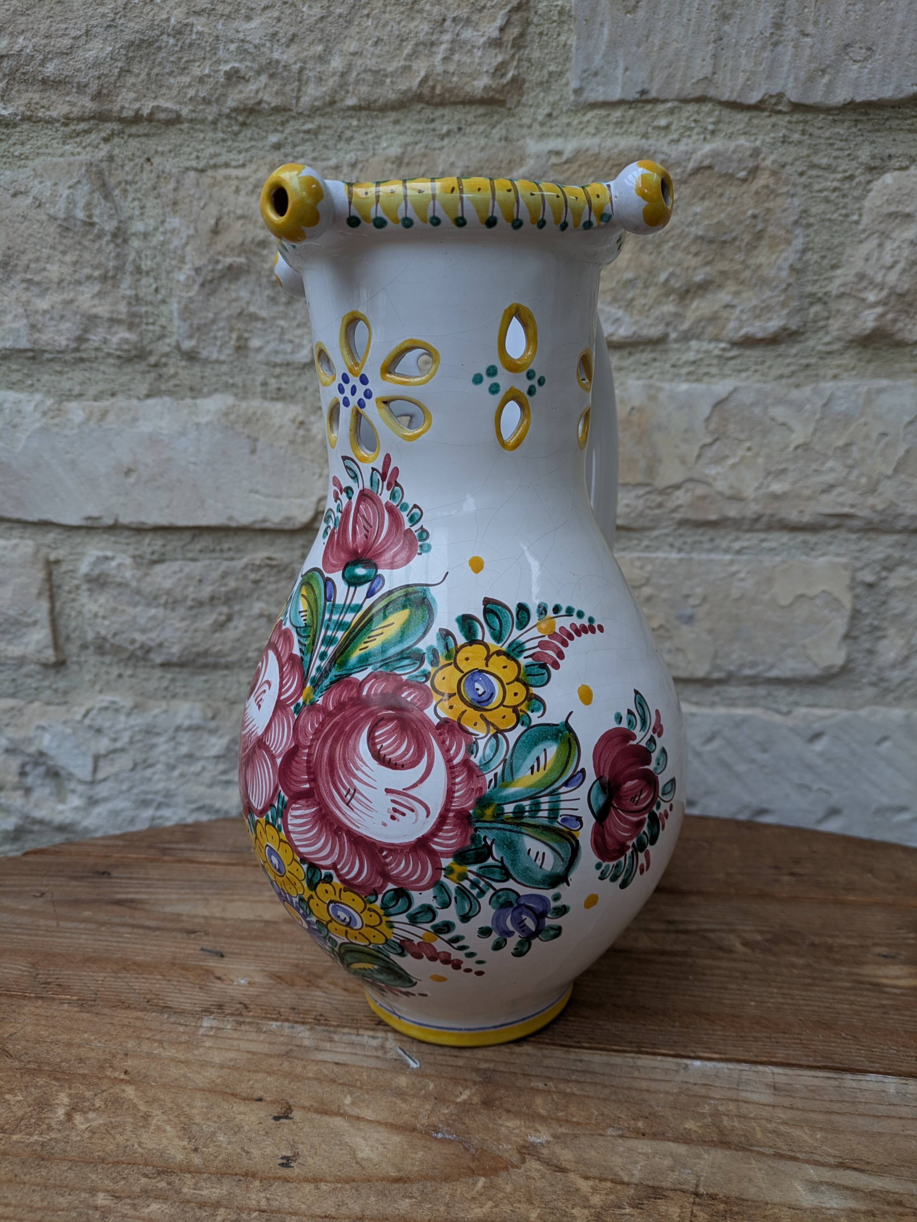 Ancien vase en terre cuite décor bouquet de fleur fait main