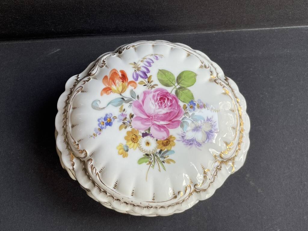 Large candy box – Dresden porcelain (Germany)