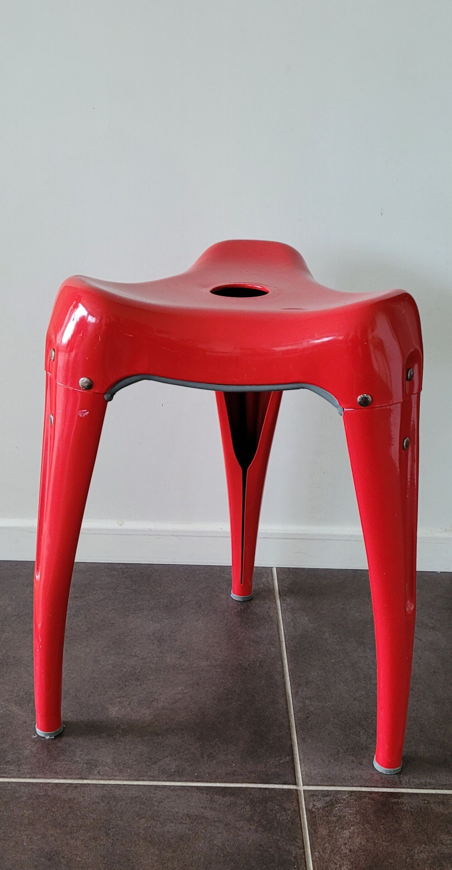 Dulton Stool by Yasu Sasamoto model "wisdom teeth"