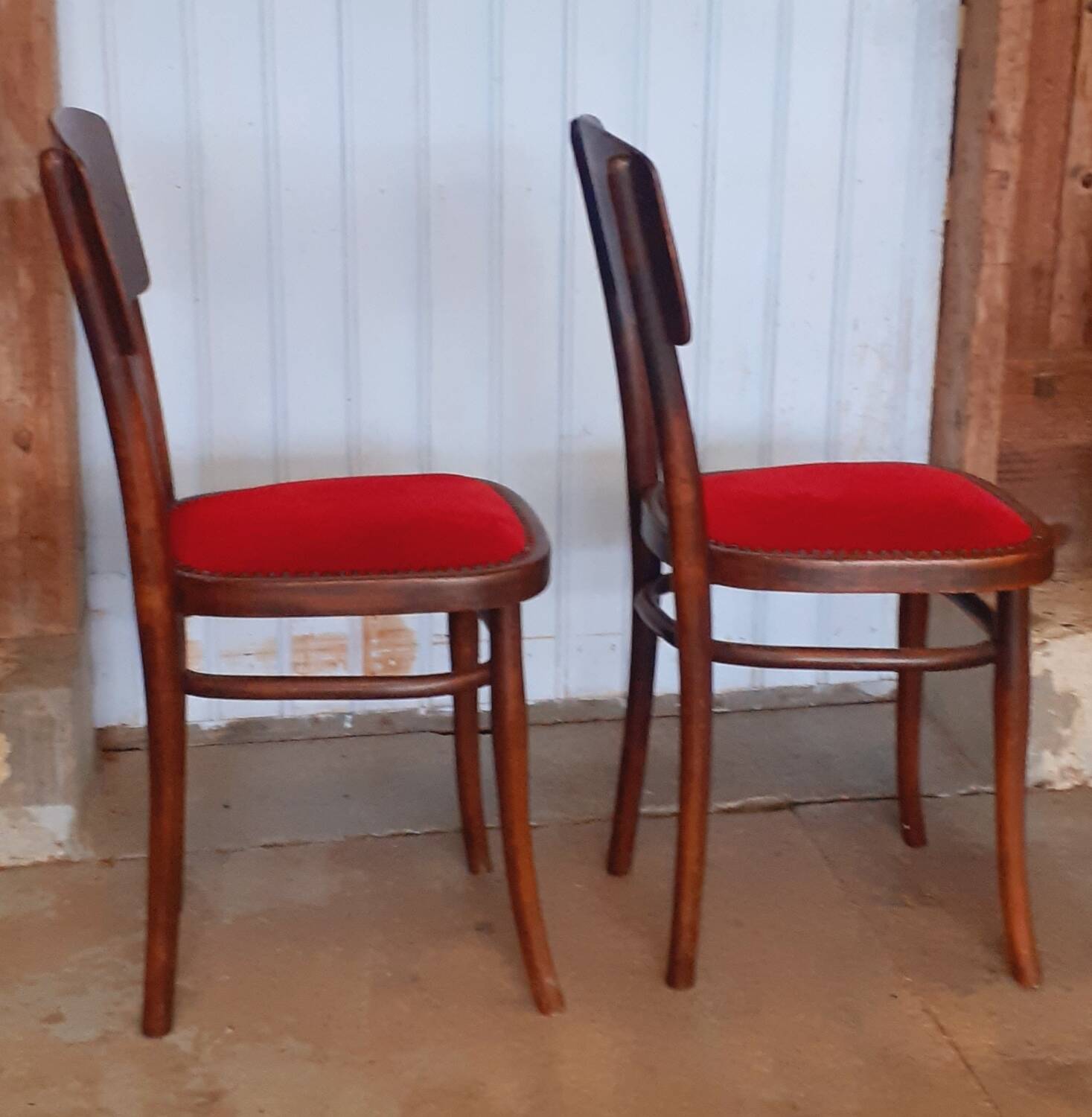 Pair of Thonet chairs.