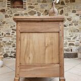 Antique chest of drawers