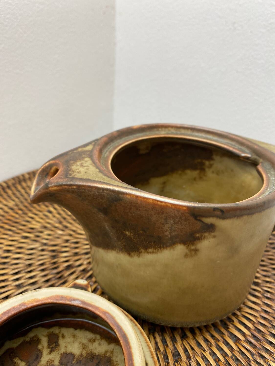 Sahara teapot and milk jug