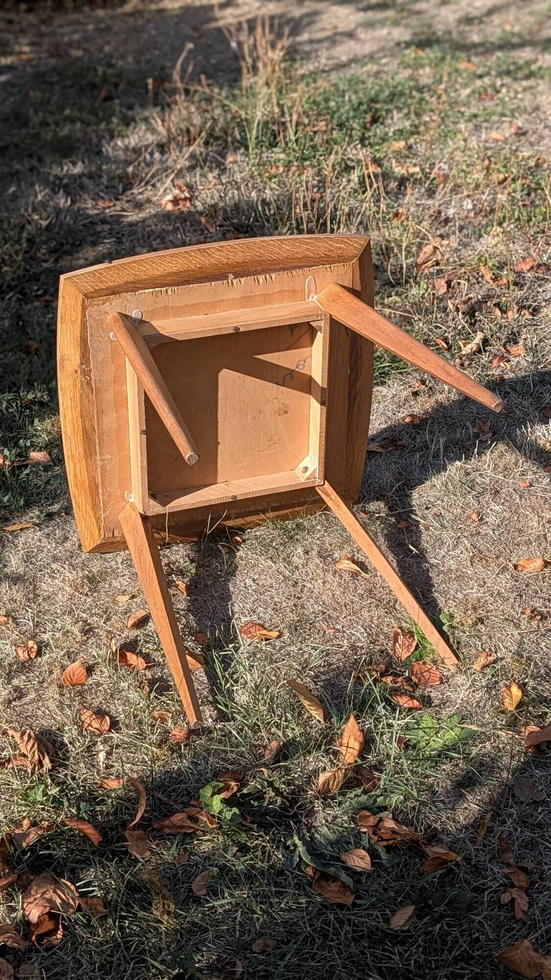 Table d'appoint vintage, plateau damier et pieds compas - Années 50/60