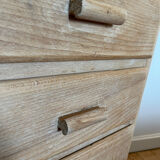 Vintage 5-drawer chest of drawers in waxed solid pine.